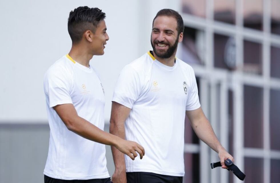 Paulo Dybala estaba transmitiendo en vivo cuando Higuaín lo "quemó" con Oriana Sabatini