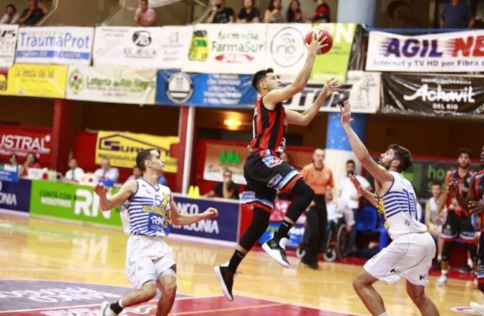 Manuel Olocco anotó 13 puntos pero no alcanzaron en la derrota