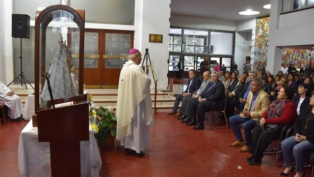 Como parte de una tradición institucional, la imagen peregrina de la Virgen del Rosario de Río Blanco y Paypaya visitó la Legislatura de Jujuy