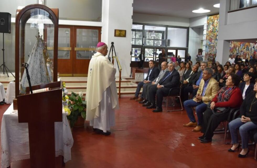 María es "un bálsamo de esperanza y consuelo", dice el obispo Fernández