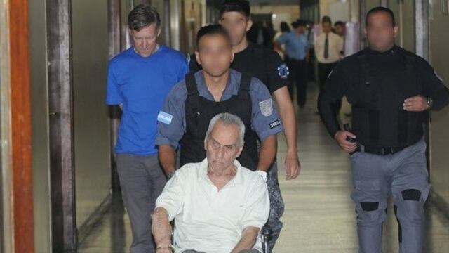 Antes de declarar, el cura, enviado desde la diu00f3cesis de Cu00f3rdoba, dijo que ocultar lo que pasa