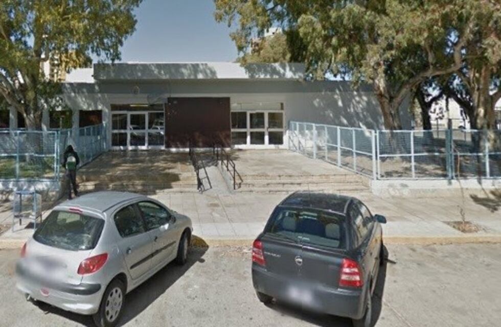 Docentes limpiaron la escuela N° 752 para que sus alumnos no pierdan más días de clases