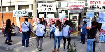 Protesta de municipales en Viedma (Marcelo Ochoa)\u002E
