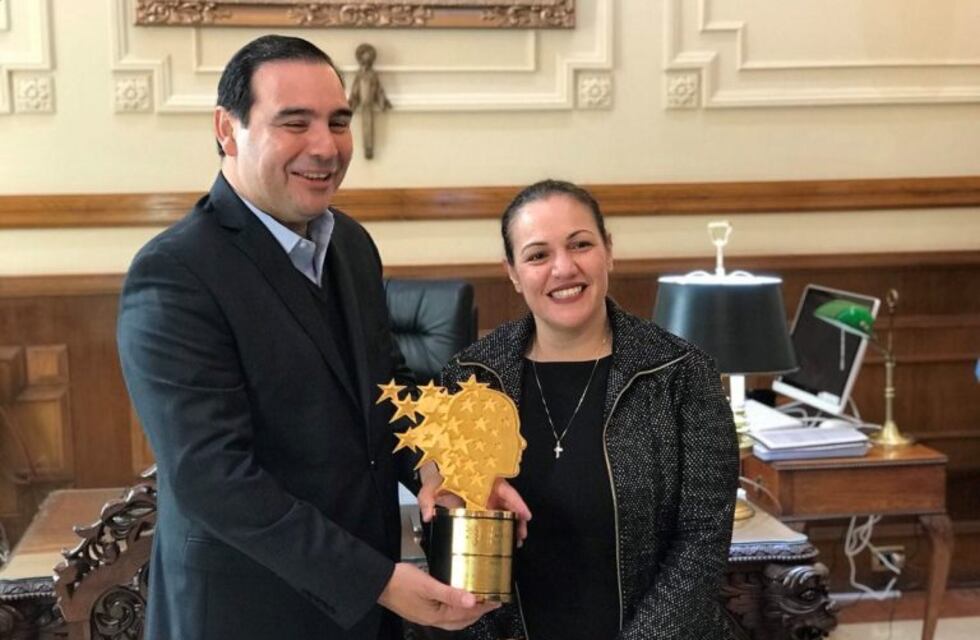 Valdés recibió a la Mejor Maestra del Mundo en Corrientes