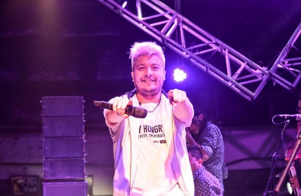 Damián Córdoba y un ping pong bien Wacho