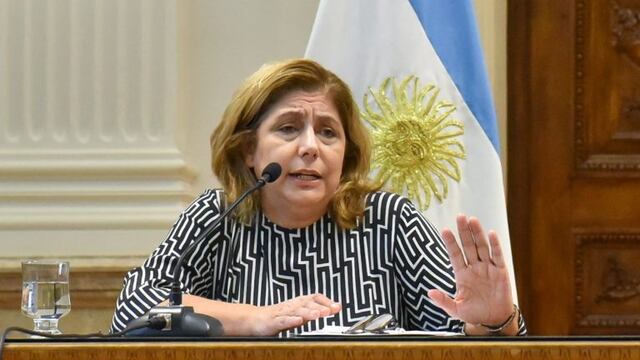 La ministra de Salud, Sonia Martorano, dijo que es momento de "ser un poco más responsables independientemente de la edad". (Prensa Gobernación)