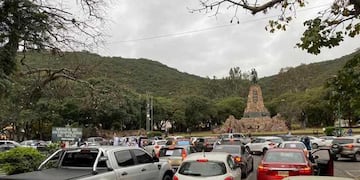 Médicos salteños marcharon en sus autos (Sergio Ariel Costilla)