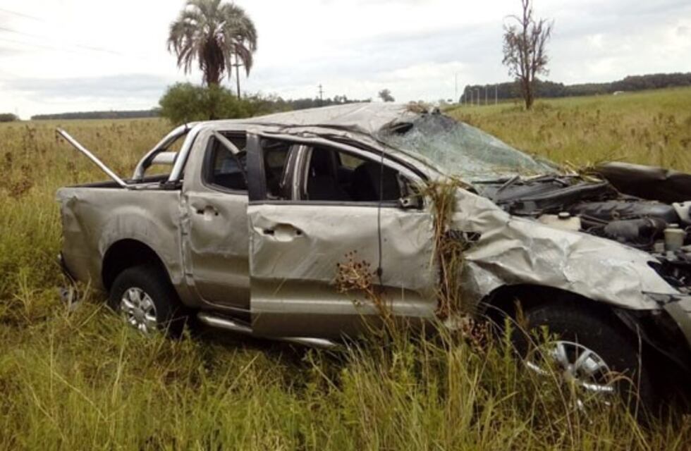 Un niño perdió la vida tras volcar el auto en el que viajaba