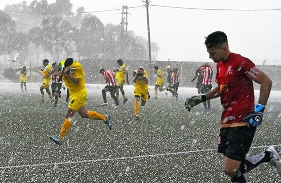 Racing le ganó a La Ribera a pesar de la tormenta de granizo