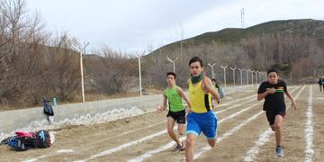 Jornada de atletismo infantil en Cañadón Seco