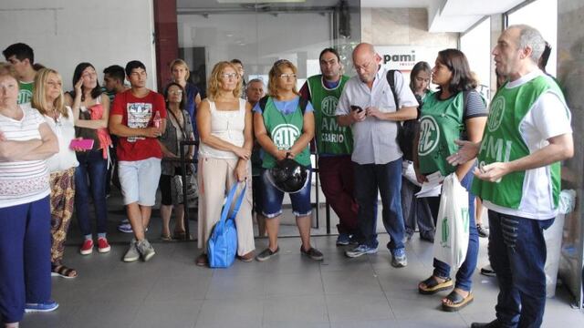 Asamblea de trabajadores de PAMI en Rosario.