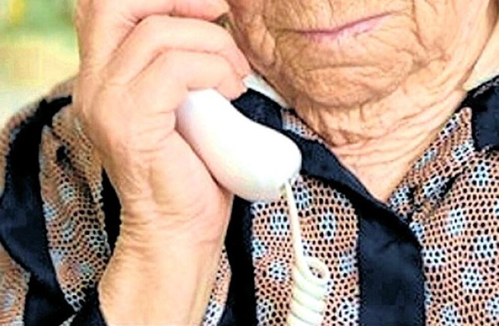 Engaño telefónico a una anciana que entregó cien mil pesos ante un falso llamado de su nieta