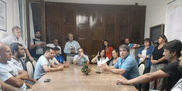 empleados del Frigorífico Anselmo con Concejales