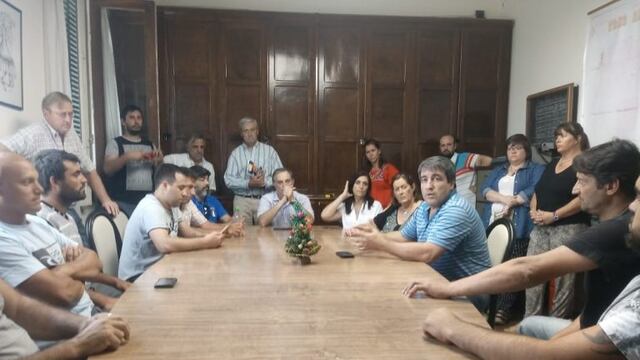 empleados del Frigorífico Anselmo con Concejales