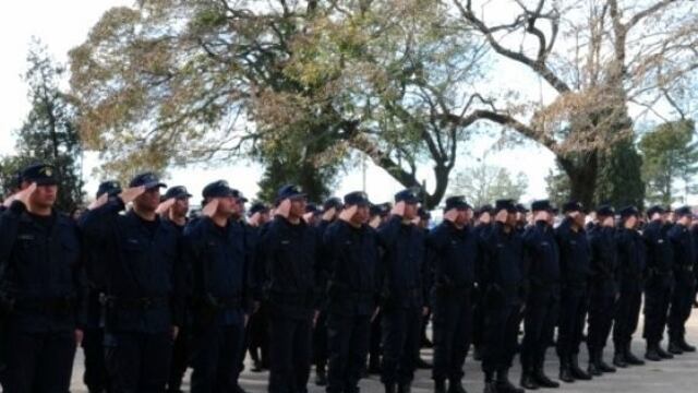 Fueron 480 los policías recibidos del ISeP\u002E (Prensa Raúl Bonino)
