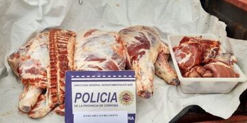 Llevaban un novillo faenado en la camioneta, en Alcira Gigena\u002E