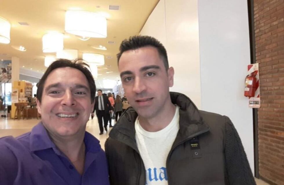 Xavi Hernández y Samuel Eto'o pasaron por un shopping rosarino antes de la boda de Messi