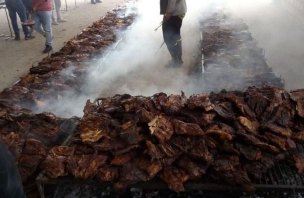 Insisten en denuncias por el uso del avión de la provincia y del asado que costó "$20 millones"