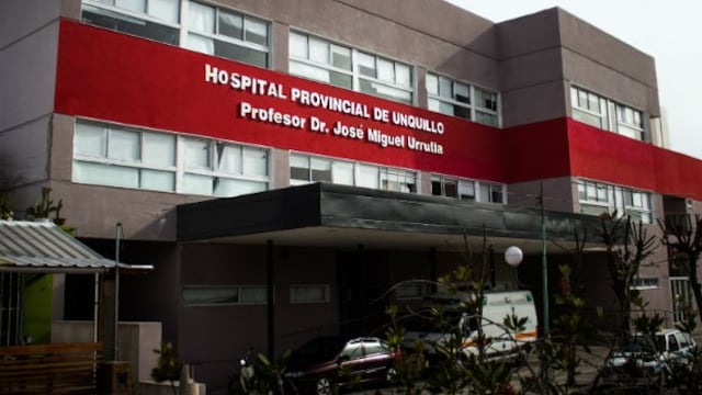 La mujer fue llevada por un hombre hasta el Hospital de Unquillo (Foto: Prensa de Córdoba).