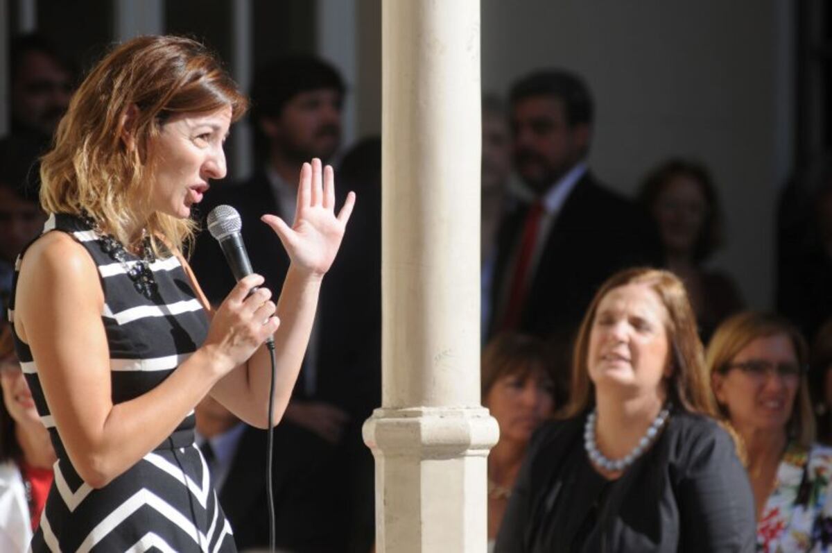 BUENOS AIRES, 07/03/2016, LA MINISTRA DE EDUCACION DE LA CIUDAD SOLEDAD ACUu00d1A INICIA OFICIALMENTE LAS CLASES DEL NIVEL MEDIO EN EL COLEGIO OTTO KRAUSE. FOTO:DYN/LUCIANO THIEBERGER. buenos aires soledad acuu00f1a inicio clases nivel medio secundaria colegio ot