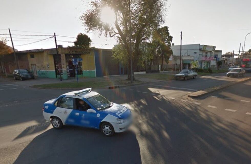 Detuvieron a dos personas armadas con un machete y un fierro en una discusión de tránsito