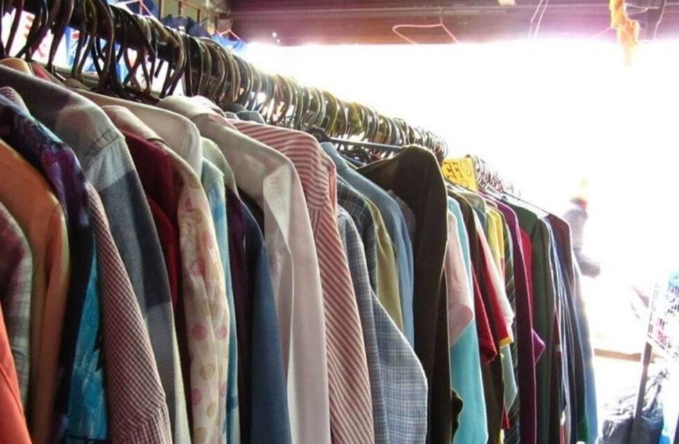 Matrimonio solidario en Caseros: ropa y calzado gratis para los más necesitados