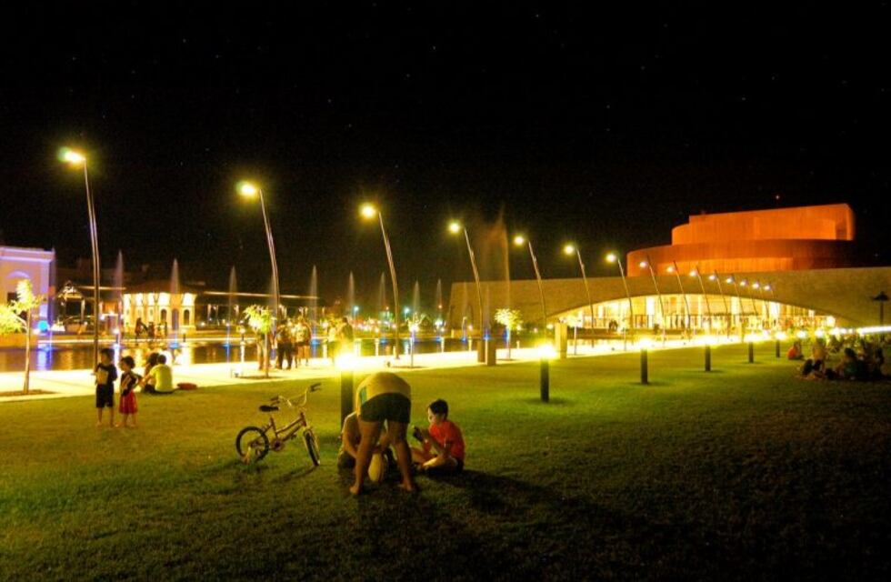 Alentadas por sus amigos, dos jóvenes protagonizaron una salvaje pelea