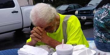 Kirby Evans sobrevivió al cáncer y fue discriminado por su aspecto