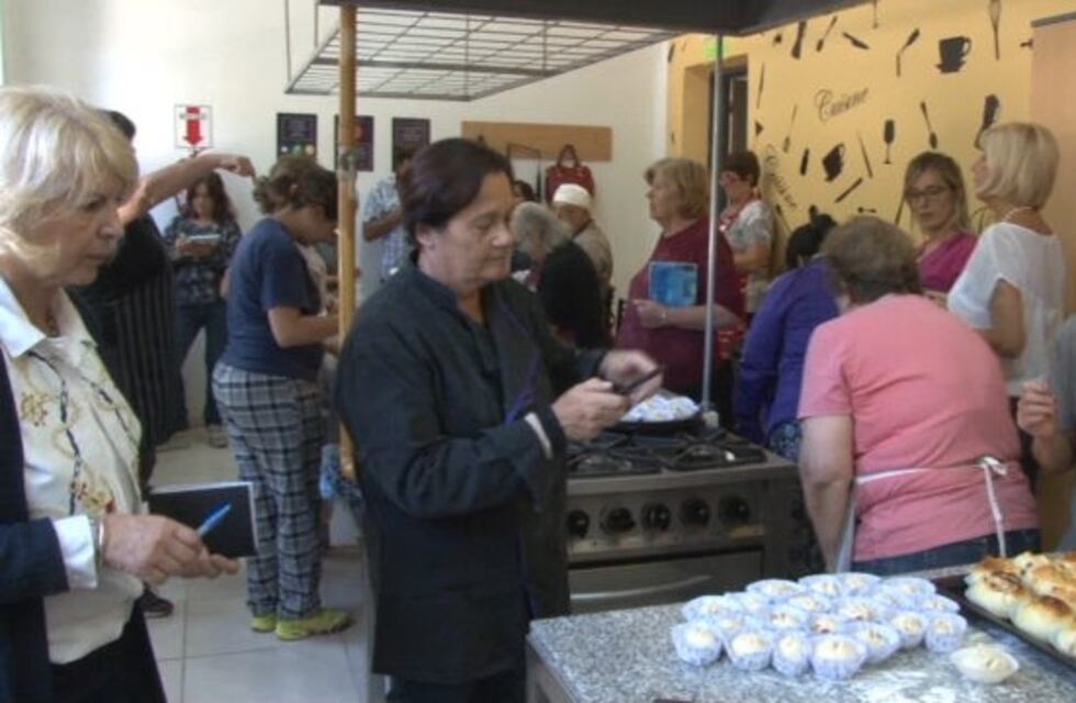 Adultos mayores cocinaron con niños de la asociación Proyectar