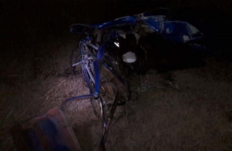 Un auto y una moto protagonizaron dos accidentes fatales durante la madrugada