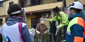 El Municipio intensifica los controles de temperatura y olfato casa por casa (Municipalidad de La Plata)