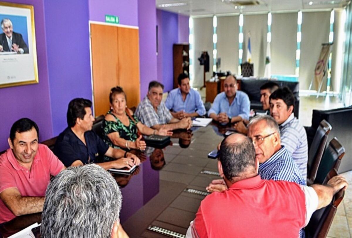 El ministro González se reunió con los representantes de titulares de taxis de San Luis\u002E