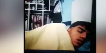Se durmió en plena clase virtual y el profesor lo descubrió: \
