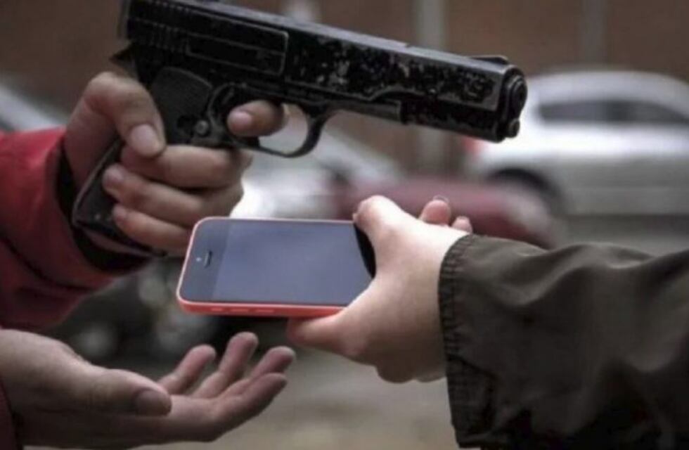 Brutal golpiza a un adolescente para robarle el teléfono celular