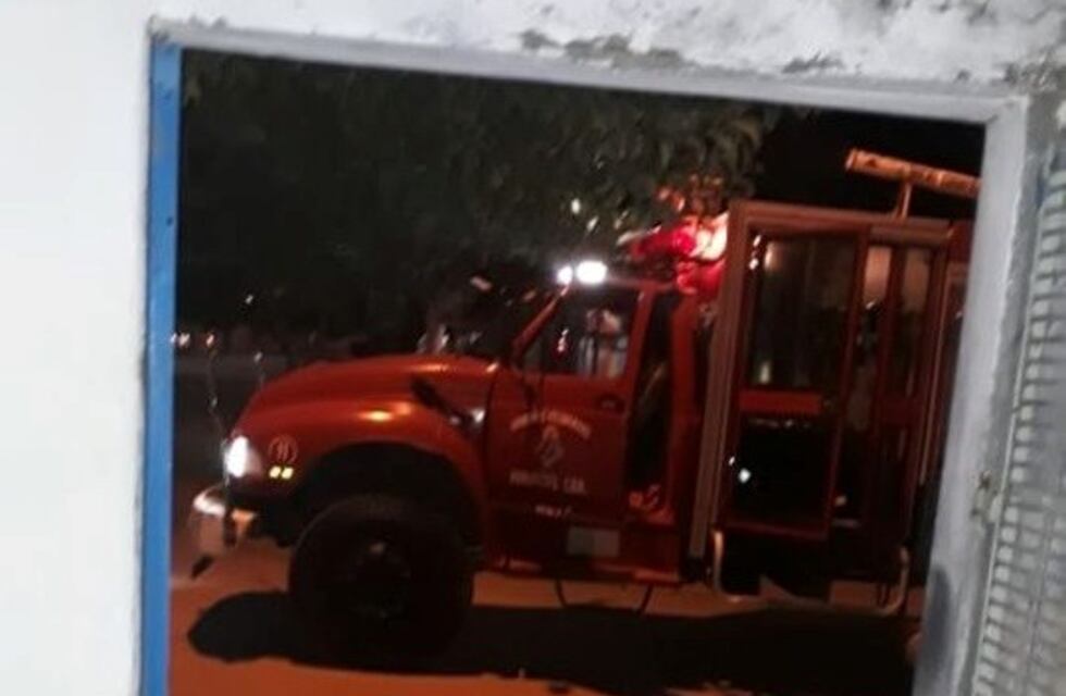 Bomberos Voluntarios sofocaron un principio de incendio en un kiosko