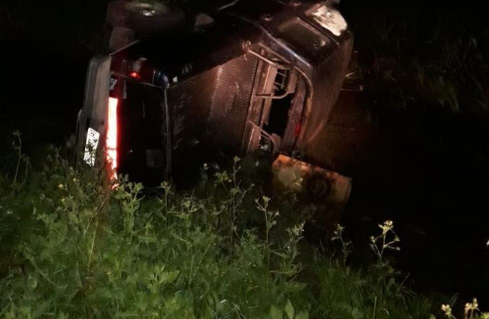 Despiste y vuelco en la Autovía Nacional 14