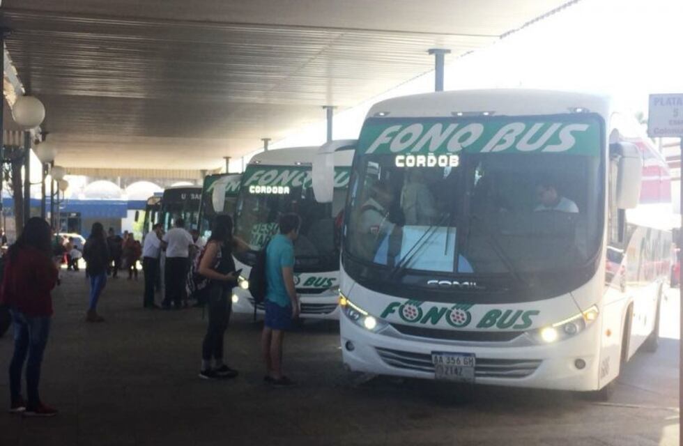 Jesús María: borrachos, robaron un Fono Bus y lo abandonaron todo vomitado