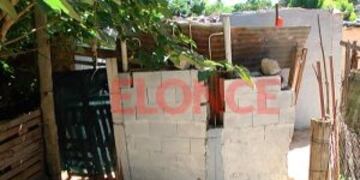 Mujer y su beba en cautiverio