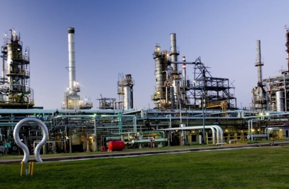 En medio del parate de la Refinería San Lorenzo, Oil advirtió que su futuro es "incierto"