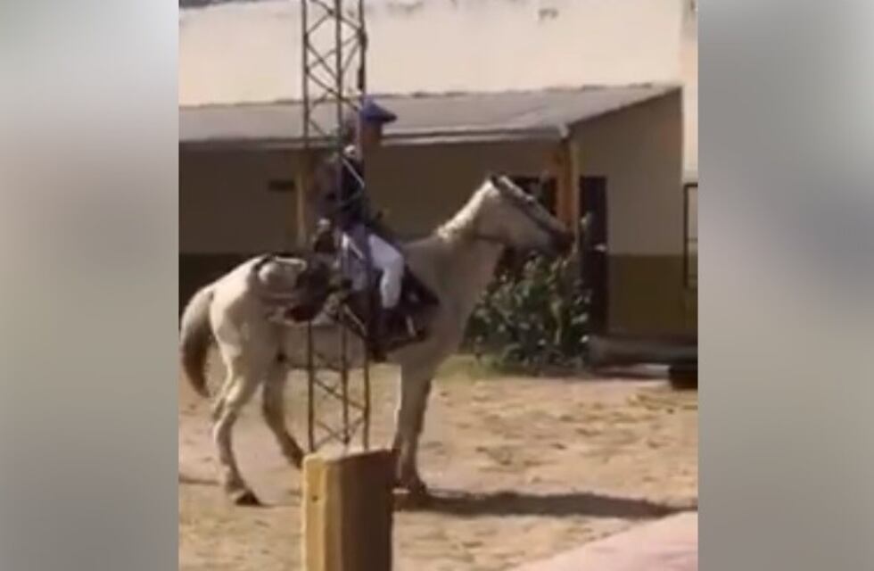 Un maestro tucumano interpretó a San Martín y emocionó a sus alumnos