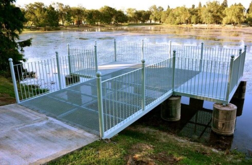 Río Cuarto: comenzó el saneamiento del lago de Villa Dalcar