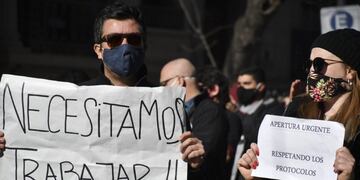 Referentes del sector gastronómicos siguen reclamando ante las restricciones (La Voz).