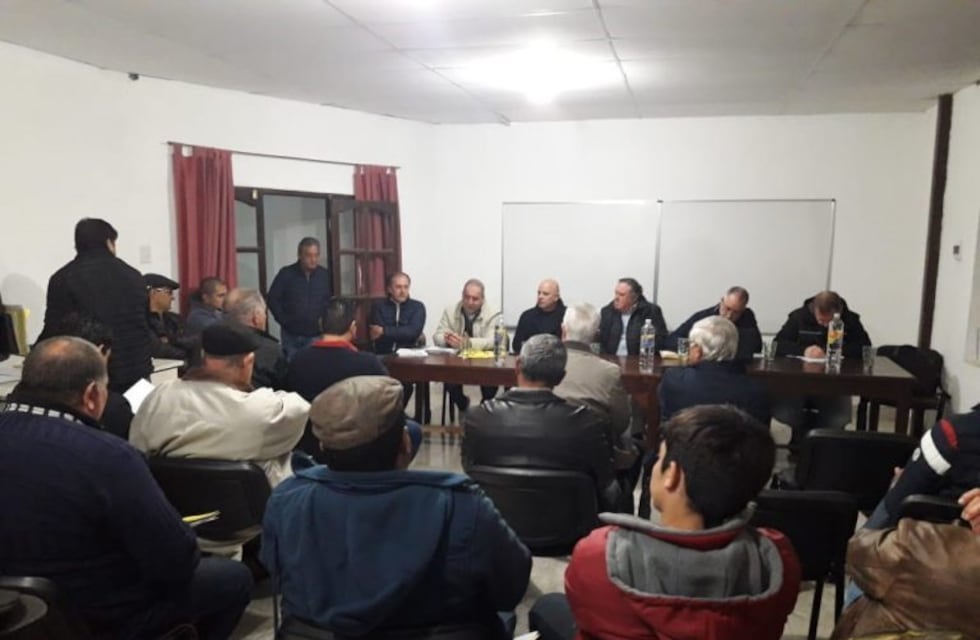 Sumaran excavadoras de gran porte para atender la emergencia hídrica en el Chaco