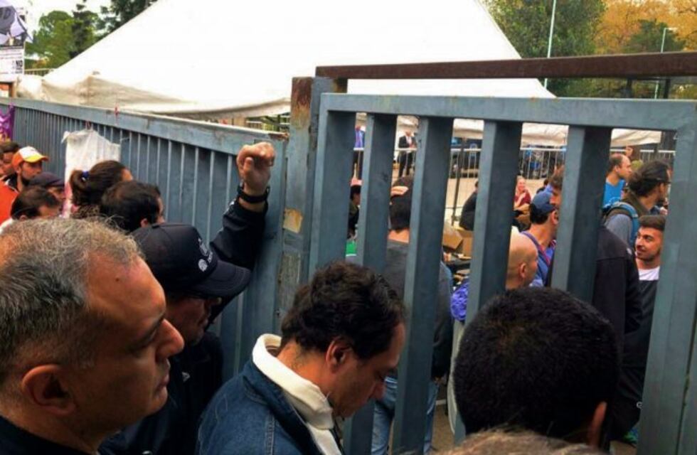 Reclamos en la puerta del INTI por la reincorporación de trabajadores