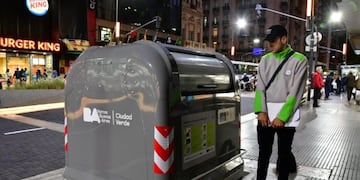 Terror en microcentro: encontraron muerto a un bebé recién nacido dentro de un contenedor de basura (Marcelo Carroll)