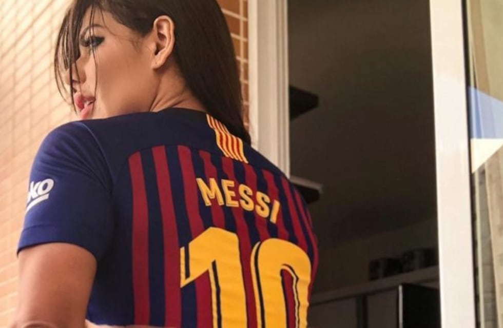 Miss Bum Bum defendió a Messi con una sugerente foto