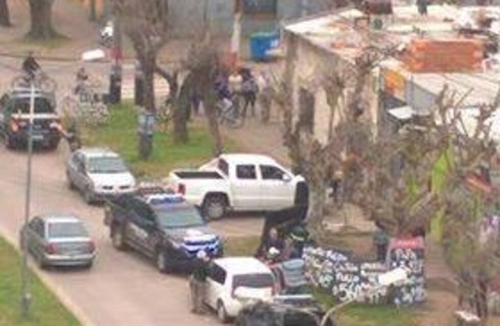 Armados con una picana y un revólver entraron a robar una carnicería y dispararon en la ingle a un cliente