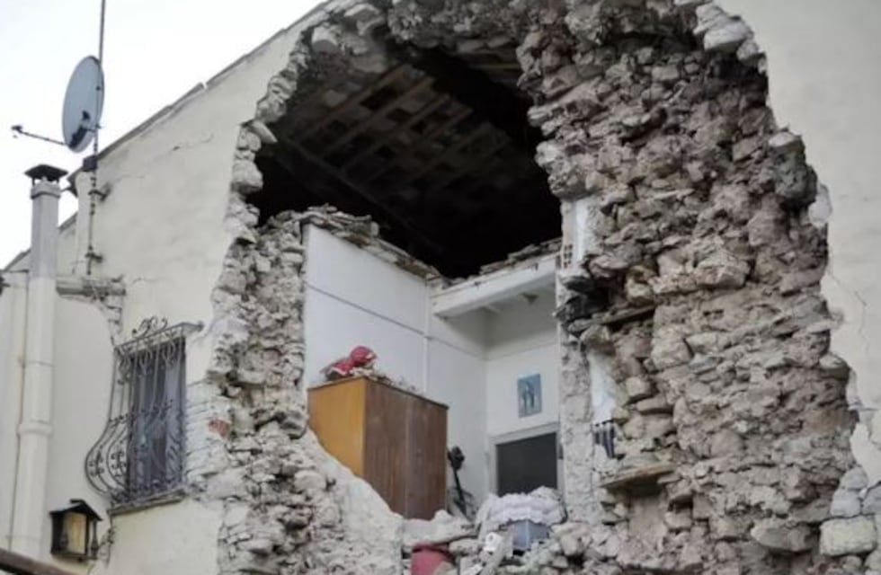 Una nueva réplica de 4.7 hizo temblar el centro de Italia y colapsaron más edificios