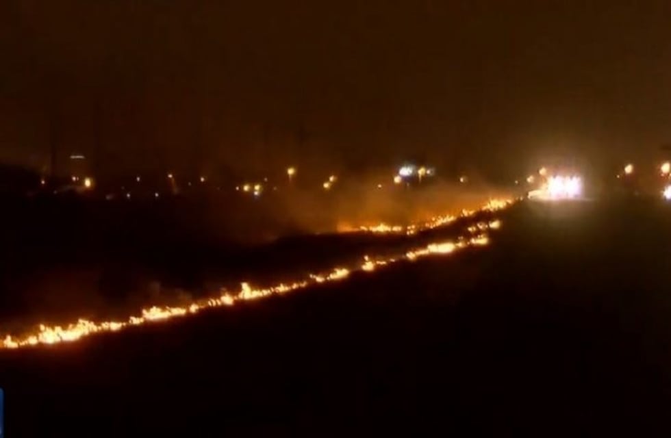 Denunciaron un importante incendio a la vera de la Autopista Rosario-Córdoba
