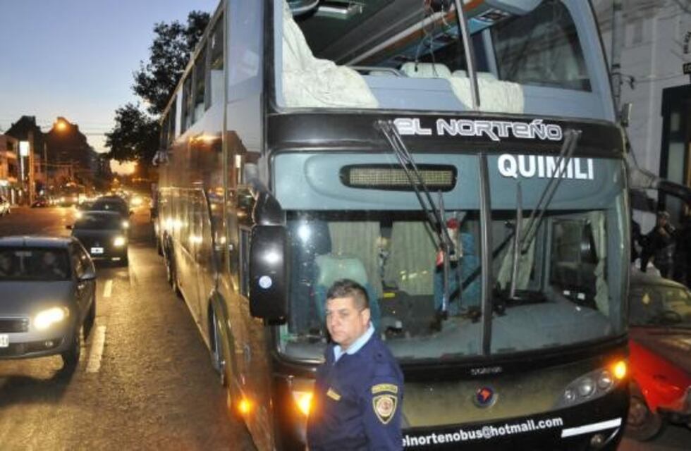 Juzgan a barras de Instituto por destrozar el colectivo que los traía de Corrientes